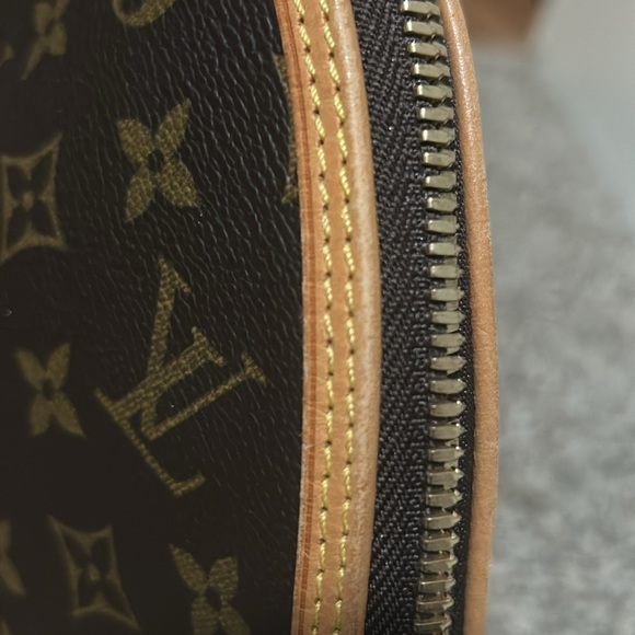 TRENDING Maxi Bags: Louis Vuitton Alma Voyage - Picture 15 of 16